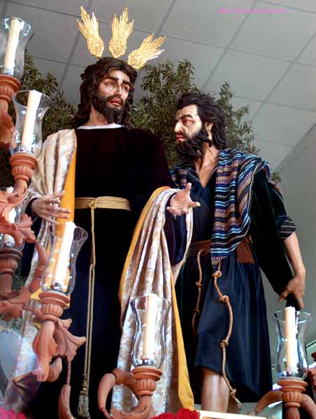 La imagen de Judas lleva la túnica más corta que otros años, casi por las rodillas