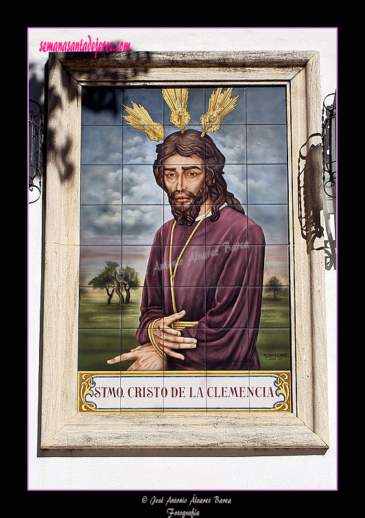 Azulejo del Señor de la Clemencia (Instalado al lado de la puerta de salida de la Hermandad) 