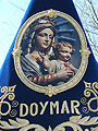 Banderín del movimiento DOYMAR del colegio Nuestra Señora del Sagrado Corazon (Perpetuo Socorro) en el cortejo de la Hermandad de la Clemencia