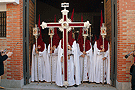 Cruz de Guia de la Hermandad de la Paz en el dintel de la puerta de la Iglesia de Fátima