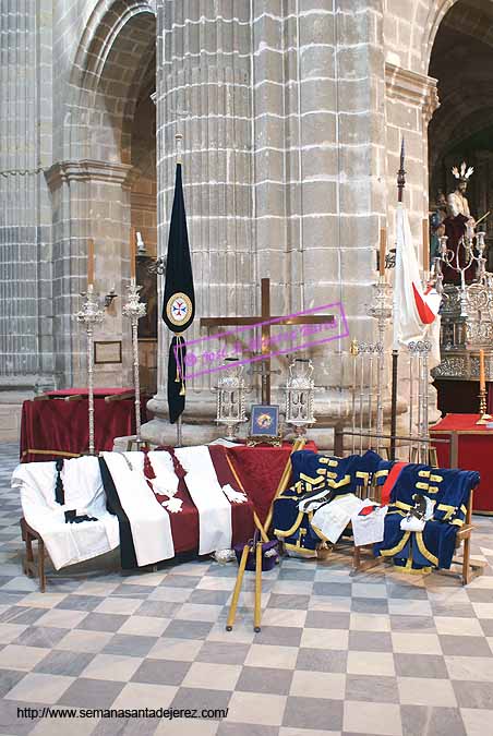 Altar de Insignias de la Hermandad de Humildad y Paciencia