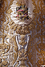 Detalle de los bordados de la saya de Nuestra Señora Reina de los Ángeles