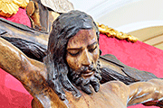 Besapiés del Santísimo Cristo Yacente (Iglesia Mayor Prioral) (El Puerto de Santa María (Cádiz). 16 de marzo de 2014