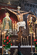 Besapiés del Santísimo Cristo Yacente (Iglesia Mayor Prioral) (El Puerto de Santa María (Cádiz). 2 de noviembre de 2013