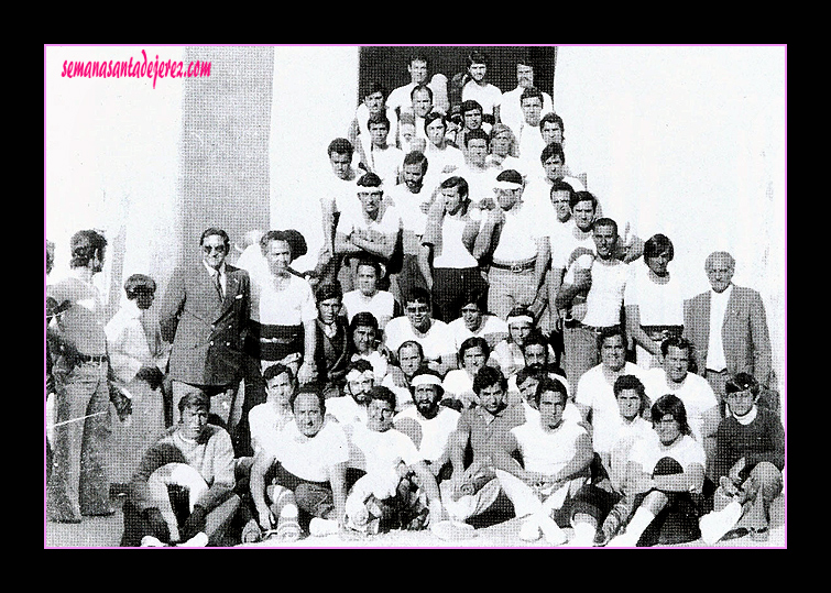 Primera Cuadrilla de la Hermandad de la Borriquita. Año 1975