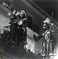 El paso de la Coronación de Espinas con las antiguas imágenes secundarias en una fotografia de los años 50 (Foto: Manuel Pereiras)