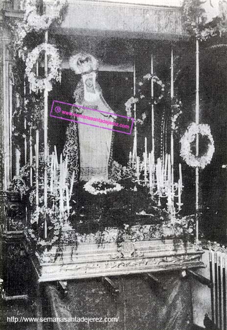 Paso procesional de Nuestra Señora de la Piedad a principios del siglo XX. (Foto: Anonima)