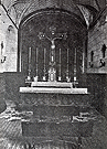 Cristo del Calvario. Años 30. Este crucificado procesionaba el Miercoles Santo por la tarde; en el año 1947 salió por última vez. Aqui se lo ve en su Altar, situado al lado de la Epístola, en la Capilla del Calvario