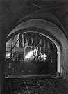 Paso de Palio de Nuestra Señora de la Piedad visto desde la calle Fría. Año 1956. Al fondo, el cine Riva