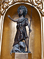 Figura de una de las capilla-hornacina de la canastilla del Paso de la Entrada Triunfal en Jerusalén