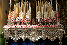 Exorno floral del Paso de Palio de la Virgen de la Estrella con motivo del 40 aniversario de su primera salida procesional (el mismo exorno floral que en su primera salida procesional) (clavel rosa acompañado de jazmin de enero)
