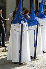 Nazarenos de los últimos tramos del cortejo del paso de Palio de la Hermandad de Cristo Rey en su Triunfal Entrada en Jerusalén