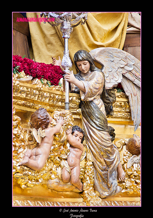 Angelitos en la canastilla del Paso de Misterio de la Sagrada Cena de Nuestro Señor Jesucristo