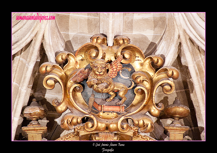 Detalle del ático del Retablo del Altar Mayor de la Iglesia Parroquial de San Marcos