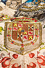 Escudo bordado en la saya de Santa Maria de la Paz y Concordia en sus Misterios Gloriosos (Iglesia de San Marcos)