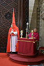 Nazareno de la Hermandad de la Cena en el Palquillo de la Santa Iglesia Catedral