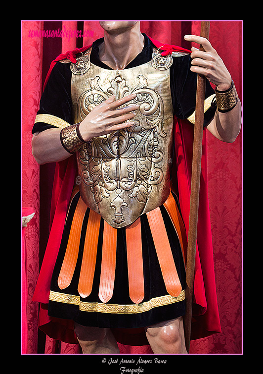 Vestimenta y coraza del soldado romano (Paso de Misterio del Santísimo Cristo del Amor)