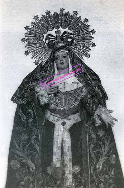 Antigua Virgen de la Amargura, a finales de los años 20, vestida por Pepe Gómez para su Besamanos