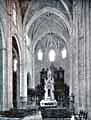 Interior de la Parroquia de Santiago. Detrás del baldaquino, el coro de la Cartuja de Nuestra Señora de la Defensión de.Jerez (Foto: Archivo Más) 