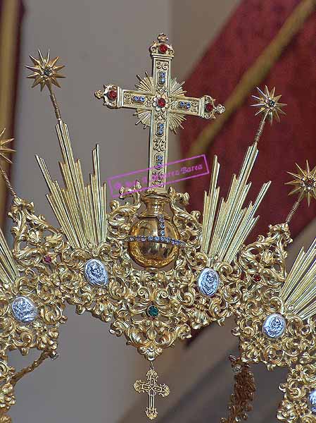 Cruz que remata la corona de María Santísima del Desamparo
