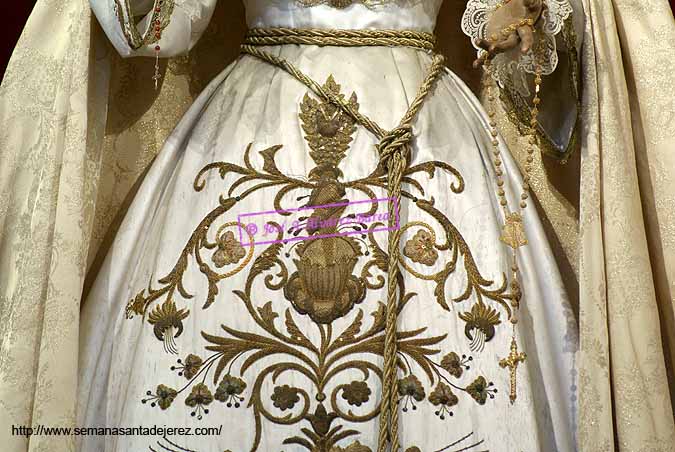 Detalle de la saya de María Santísima del Desamparo