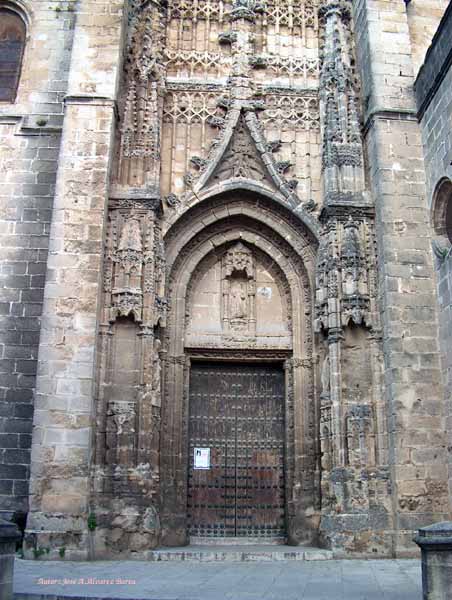 Portada lateral de la Epístola (Iglesia Parroquial de Santiago) 
