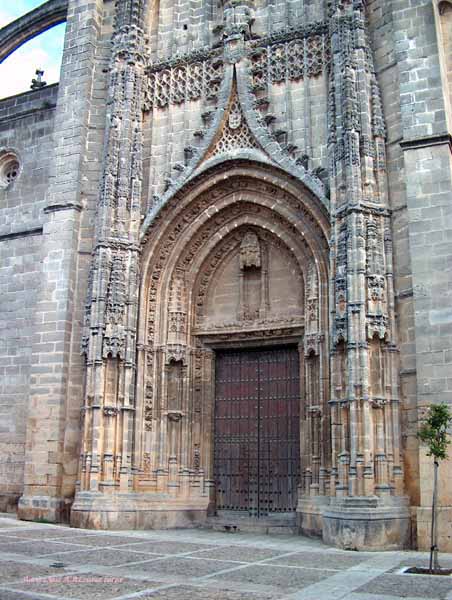 Fachada principal de la Iglesia Parroquial de Santiago el Real y del Refugio