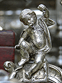 Llamador del paso de palio de Cartela bordada en el faldón delantero del paso de palio de María Santísima del Desamparo