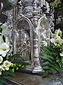 Basamento de varal del paso de palio de Cartela bordada en el faldón delantero del paso de palio de María Santísima del Desamparo