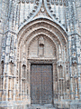 Portada de la fachada principal de la Iglesia Parroquial de Santiago