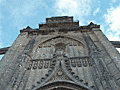 Arco de la portada de la fachada principal de la Iglesia Parroquial de Santiago