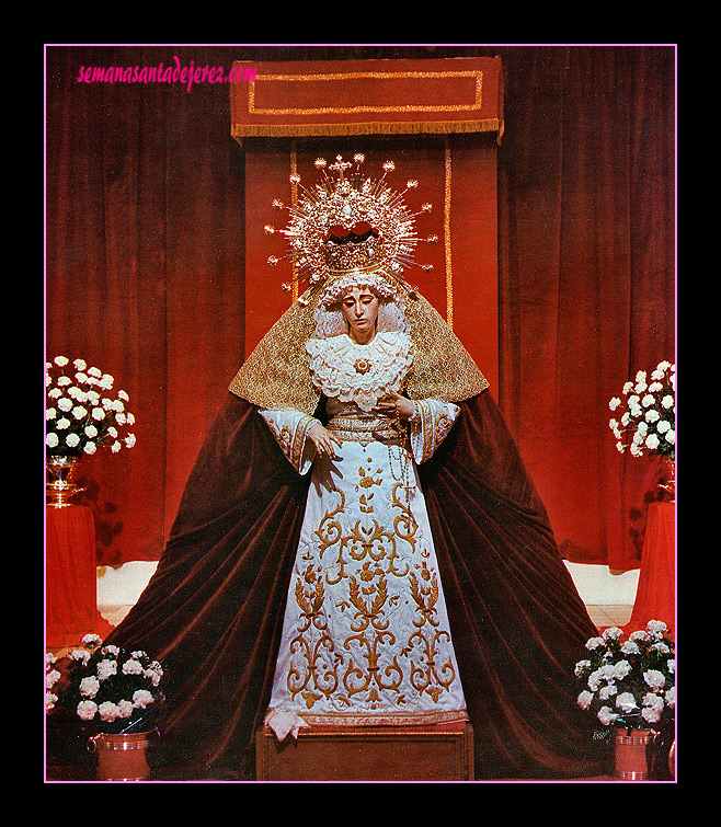 Besamanos a Nuestra Señora de las Lágrimas en la capilla del colegio de San Bautista de la calle Porvera. Año 1984.