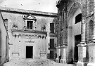 Otra vista de la fachada de San Juan de los Caballeros antes de la obra de la portada realizada en 1974-75.