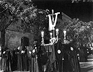 1961. Primera salida de la Cruz de Guía en paso que porta el Santo Lignum Crucis de la Hermandad de la Vera-Cruz. 