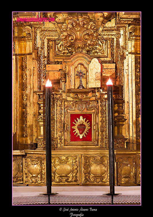Reliquia del Lignum Crucis (Retablo mayor de la Iglesia de San Juan de los Caballeros)