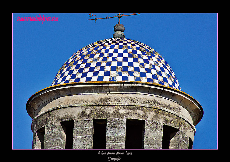 Chapitel del cupulín de la torre de la Iglesia de San Juan de los Caballeros