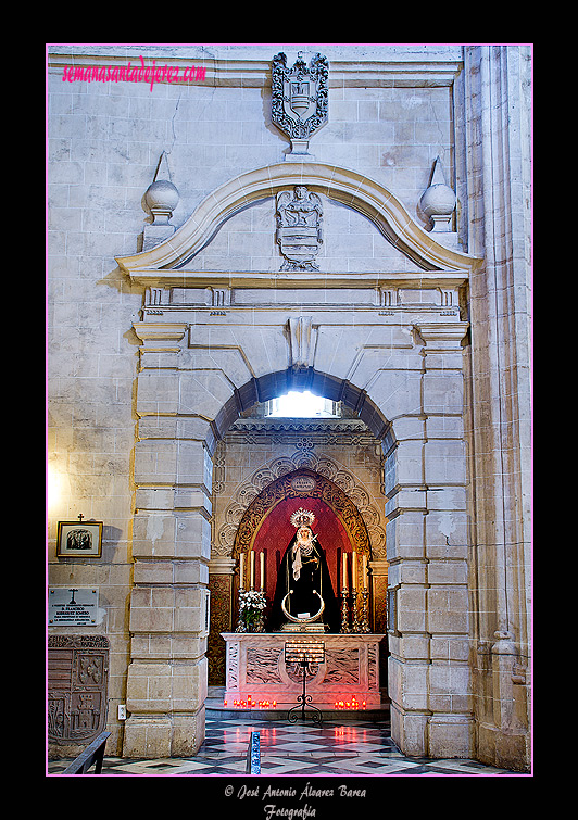 Portada de la Capilla de los Zarzana (Iglesia de San Juan de los Caballeros)