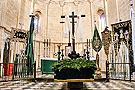 Altar de insignias de la Hermandad de la Vera-Cruz
