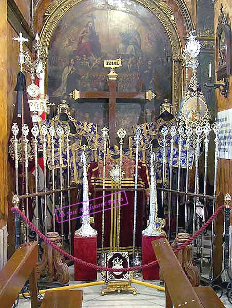 Altar de Insignias de la Hermandad de la Sagrada Lanzada