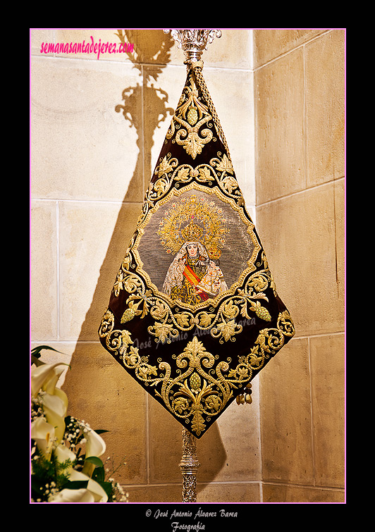 Banderín Carmelitano de la Hermandad de la Sagrada Lanzada