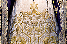 Detalle de los bordados de la Saya de María Santísima de la Confortación