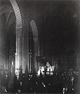 El paso de la Virgen del Mayor Dolor, ya encendido, minutos antes de su salida procesional. La foto es de principios de los 80 (Foto: Eduardo Pereiras)