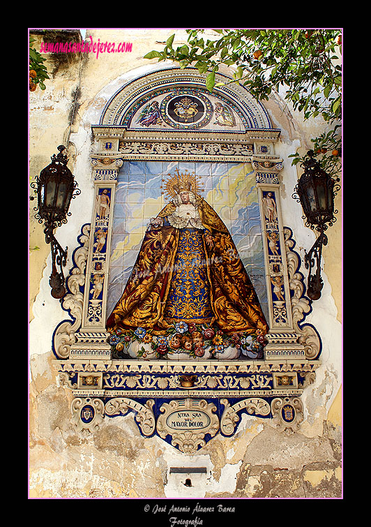 Retablo cerámico de Nuestra Señora del Mayor Dolor (Iglesia Parroquial de San Dionisio)