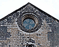 Ojo de buey central de la Fachada principal de la Iglesia Parroquial de San Dionisio 