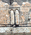 Ventana ciega de la fachada principal de la Iglesia Parroquial de San Dionisio