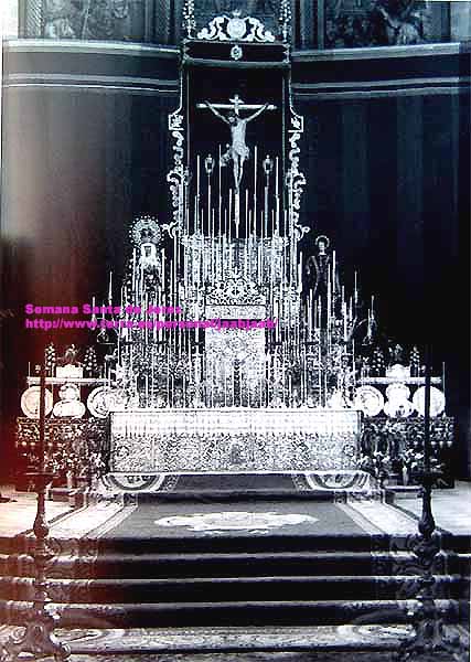 Altar de cultos de la Hermandad del Santo Crucifijo. Años 40