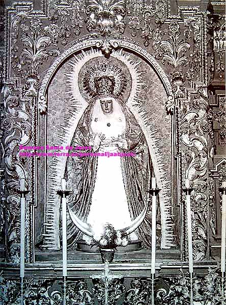 Foto compuesta de la Virgen de la Encarnación en la que está dibujada la ráfaga que se encargó al orfebre Fernando Marmolejo y cuyo presupuesto en plata entregó por un valor de 70.000 pesetas