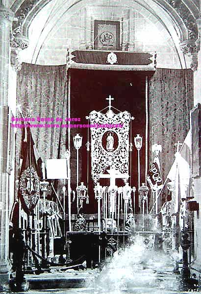 Altar de Insignias de la Hermandad del Santo Crucifijo. Decada de los 40 del siglo XX
