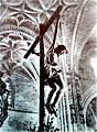 El Santo Crucifijo de la Salud a principios de la década de los 40, en su antiguo paso de caoba que vendería posteriormente a la Hermandad del Cristo de la Viga. El Cristo está sin potencias y sobre una cruz arbórea que no es la actual