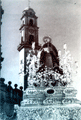 12 de Octubre de 1954. La Virgen de la Encarnación en la procesión inmaculista. La imagen va sobre el paso del Santo Crucifijo de la Salud. En dicha procesión se integraron cuatro imagenes de Dolorosas, sin palio, y varias de Gloria. (Foto: Rafael Iglesias)
